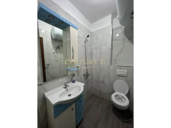 Tirane, jepet me qera garsonier 1+1 Kati 3, 40 m² 450 € (Rruga Barrikadave)