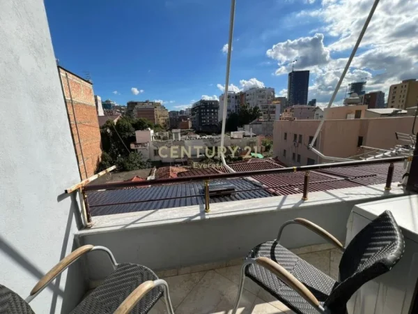 Tirane, jepet me qera garsonier 1+1 Kati 3, 40 m² 450 € (Rruga Barrikadave)