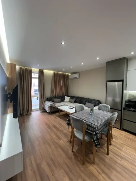 Tirane, jap me qera apartament 1+1 Kati 4, 600 € (Astir prane bar Artisti)