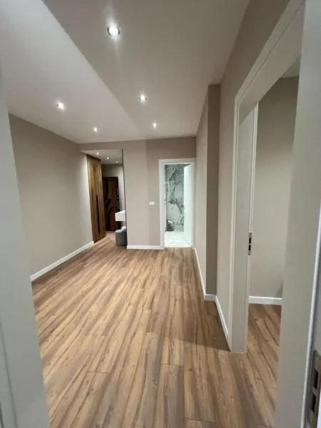 Tirane, jap me qera apartament 1+1 Kati 4, 600 € (Astir prane bar Artisti)