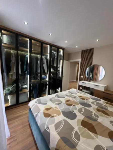 Tirane, jap me qera apartament 1+1 Kati 4, 600 € (Astir prane bar Artisti)