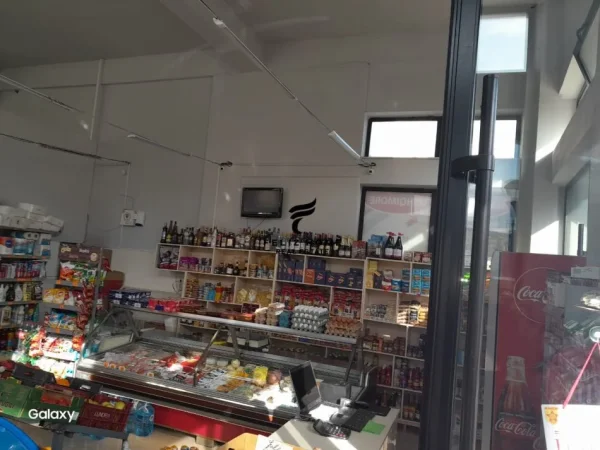 Tirane, shitet dyqan Kati 0, 115 m² 300.000 € (RRUGA E DIBRES)