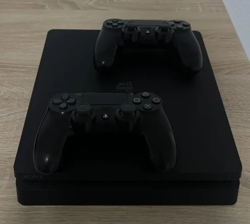 Tirane, shes Play Station PS4