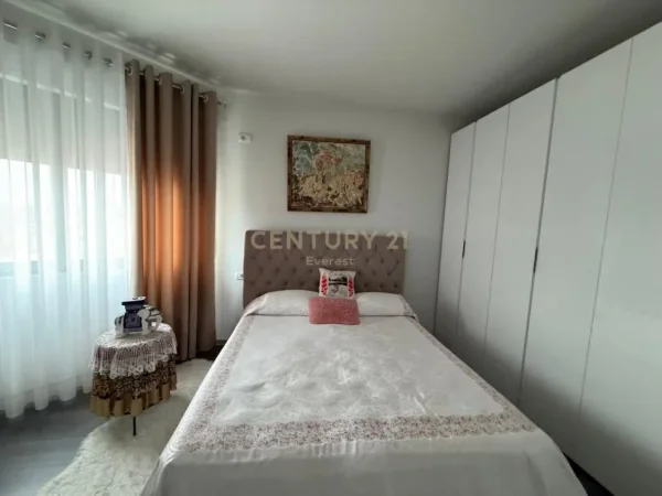 Tirane, shitet apartament 3+1+Ballkon Kati 5, 116.000 m² 160.000 € (Sotir Caci everest106515)