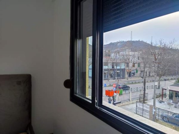 Tirane, jepet me qera apartament 1+1 Kati 1, 52 m² 350 Euro (Rruga "Konferenca Pezes")