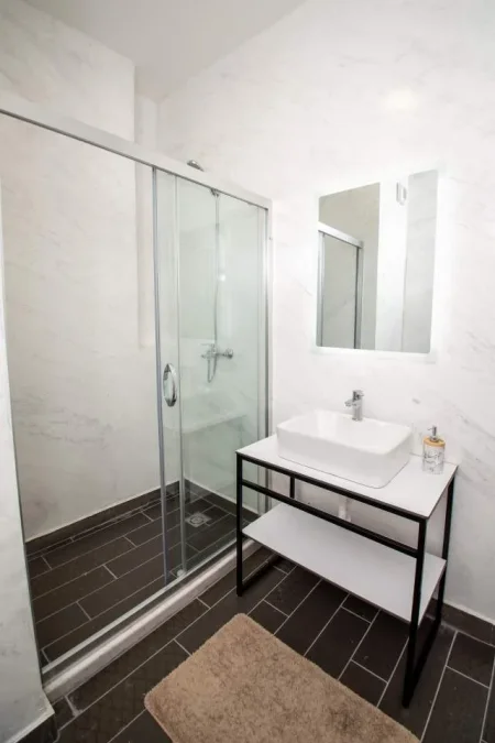 ApartHotel "Folé" , jep me qera apartamentin Studio (39m2) 25 Euro (Rruga 29 Nentori)