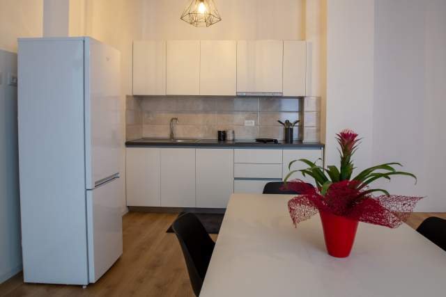 ApartHotel "Folé" jep me qera apartamentin 2+1 (65m2) 35Euro , Rruga 29 Nentori Laprake