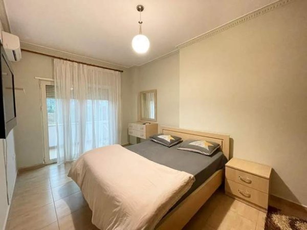 Tirane, jepet me qera apartament 3+1+BLK Kati 2, 130 m² 650 Euro (Kopshti Botanik)