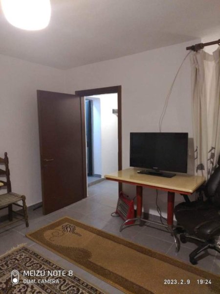 Tirane, jepet me qera apartament 1+1 Kati 1, 50 m² 250 Euro (rruga Fortuzi)