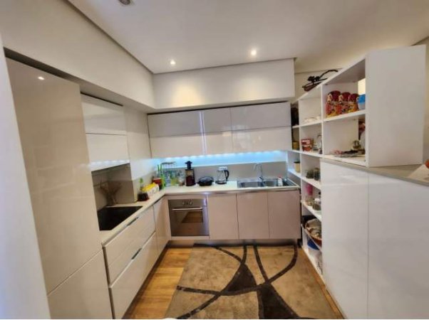 Tirane, jepet me qera apartament 2+1+BLK Kati 8, 110 m² 850 Euro (“Rruga e Barrikadave”)