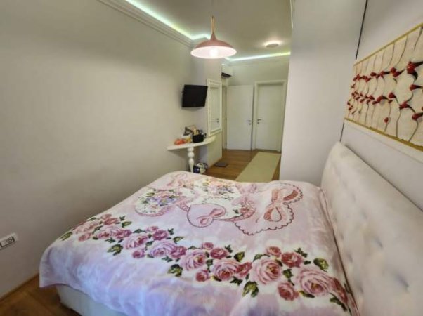 Tirane, jepet me qera apartament 2+1+BLK Kati 8, 110 m² 850 Euro (“Rruga e Barrikadave”)