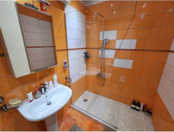 Tirane, jepet me qera apartament 2+1+BLK Kati 8, 110 m² 850 Euro (“Rruga e Barrikadave”)