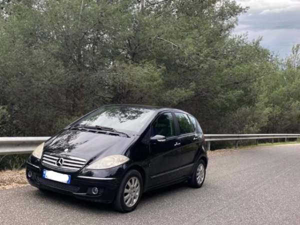 Tirane, shitet makine Mercedes-Benz a class Viti 2006, 3.100 Euro