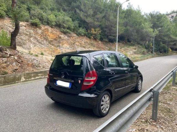 Tirane, shitet makine Mercedes-Benz a class Viti 2006, 3.100 Euro