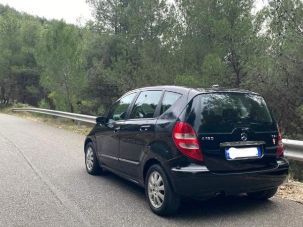 Tirane, shitet makine Mercedes-Benz a class Viti 2006, 3.100 Euro