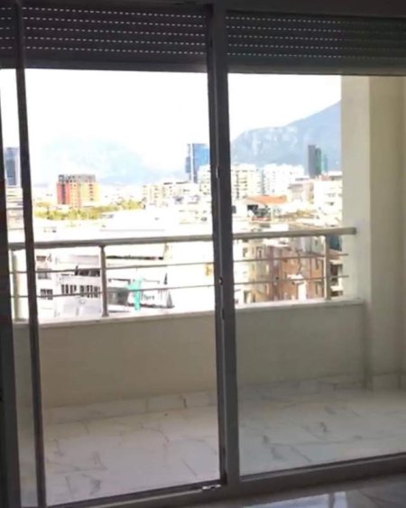 Apartament 1+1 i pershtatshem per zyra me qira, Komuna e Parisit!!
