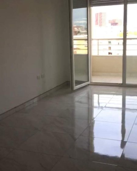 Apartament 1+1 i pershtatshem per zyra me qira, Komuna e Parisit!!