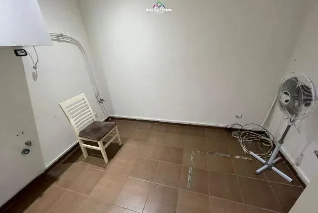 Tirane, jepet me qera zyre Kati 7, 130 m² 1.000 Euro (Zogu i Zi)