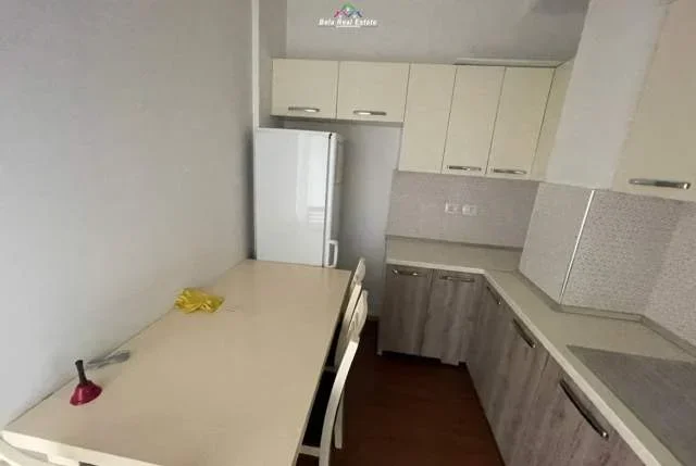 Tirane, jepet me qera zyre Kati 7, 130 m² 1.000 Euro (Zogu i Zi)