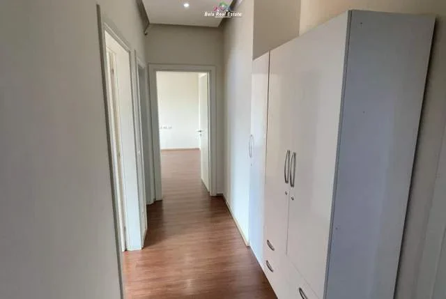 Tirane, jepet me qera zyre Kati 7, 130 m² 1.000 Euro (Zogu i Zi)