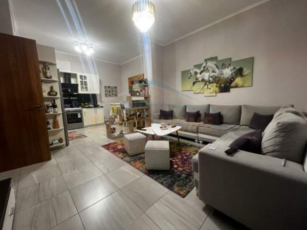 Tirane, jepet me qera apartament 2+1+BLK Kati 1, 110 m² 500 Euro (rruga ali dem)
