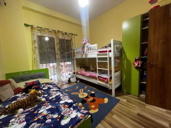 Tirane, jepet me qera apartament 2+1+BLK Kati 1, 110 m² 500 Euro (rruga ali dem)
