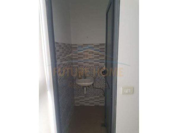 Tirane, jepet me qera apartament Kati 2, 86 m² 600 Euro (Fusha E Aviacionit)