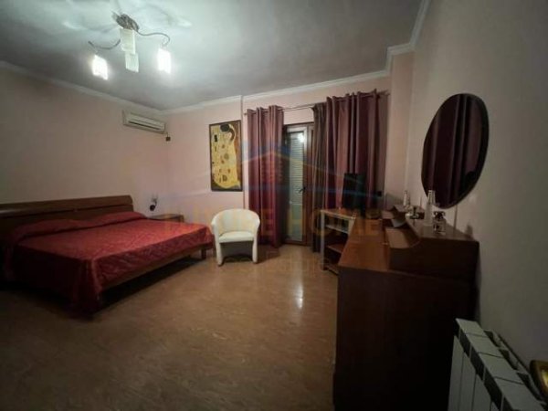 Tirane, jepet me qera apartament 2+1+BLK Kati 10, 120 m² 700 Euro (rrug elbasanit)