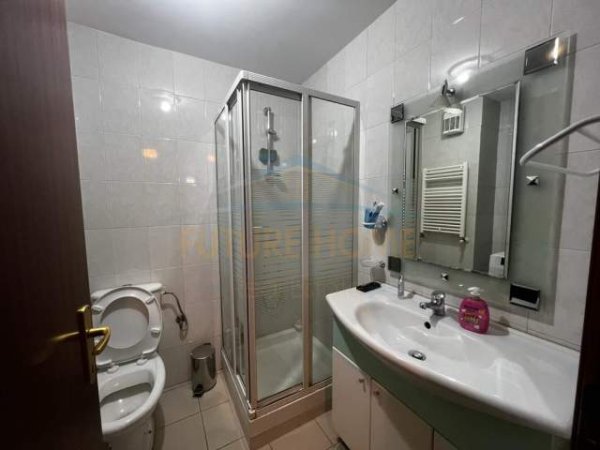 Tirane, jepet me qera apartament 2+1+BLK Kati 10, 120 m² 700 Euro (rrug elbasanit)