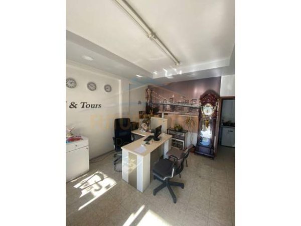 Tirane, jepet me qera ambjent biznesi Kati 0, 40 m² 390 Euro (Mine Peza)