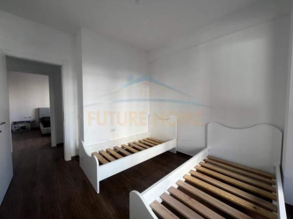 Tirane, jepet me qera apartament 3+1+BLK Kati 3, 113 m² 400 Euro (ish kastrati)