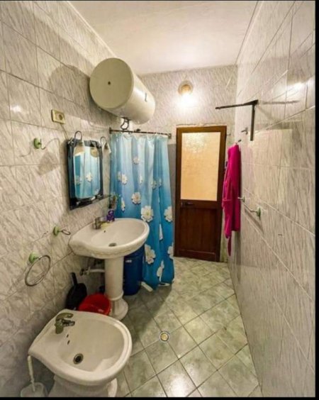 Tirane, jepet me qera apartament 1+1 Kati 1, 50 m² 40.000 Leke (Myslym Shyr prane Taiwan)
