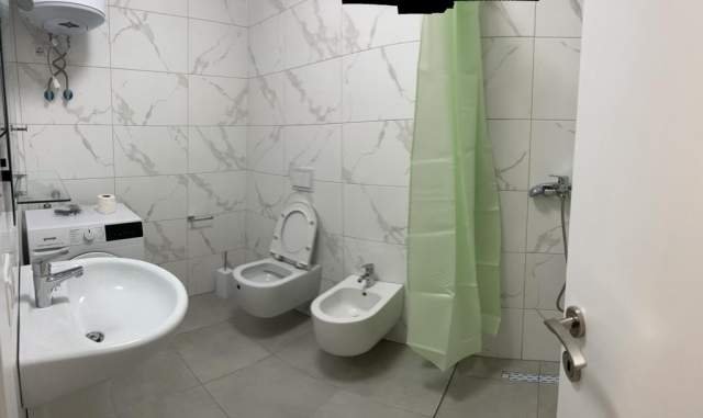 Tirane, jepet me qera apartament 1+1 Kati 5, 40 m² 280 Euro (Pallatet Turdiu)