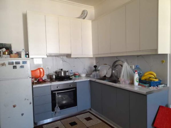 Tirane, jepet me qera apartament 1+1+BLK Kati 9, 50 m² 300 Euro