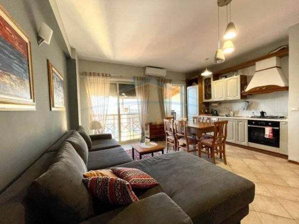Tirane, jepet me qera apartament 2+1+BLK Kati 10, 115 m² 700 Euro (Rruga e Bogdaneve)
