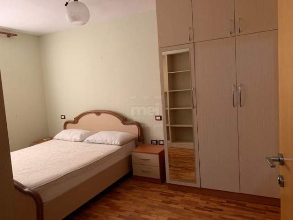 Tirane, jepet me qera apartament 2+1+BLK Kati 3, 90 m² 480 Euro (Qender)
