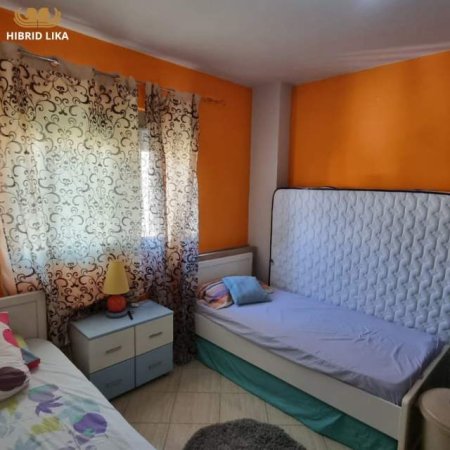 Durres, shes apartament Kati 7, 82 m² 75.000 Euro (Shkembi i Kavajes)