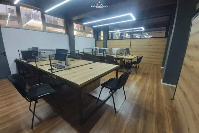 Tirane, jepet me qera zyre Kati 1, 300 m² 2500 Euro (21 Dhjetori)