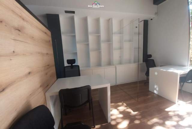 Tirane, jepet me qera zyre Kati 1, 300 m² 2500 Euro (21 Dhjetori)