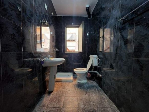 Tirane, shitet apartament 2+1 Kati 4, 77 m² 125.000 Euro (sheshi Uillson)