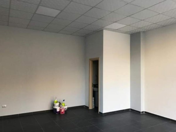 Tirane, jepet me qera ambjent biznesi Kati 0, 40 m² 260 Euro (Tower Brigde)