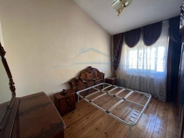 Korce, shitet apartament 2+1 Kati 5, 34.000 m² 34.000 Euro (Blloku I Ri I Sportit, Korçë)