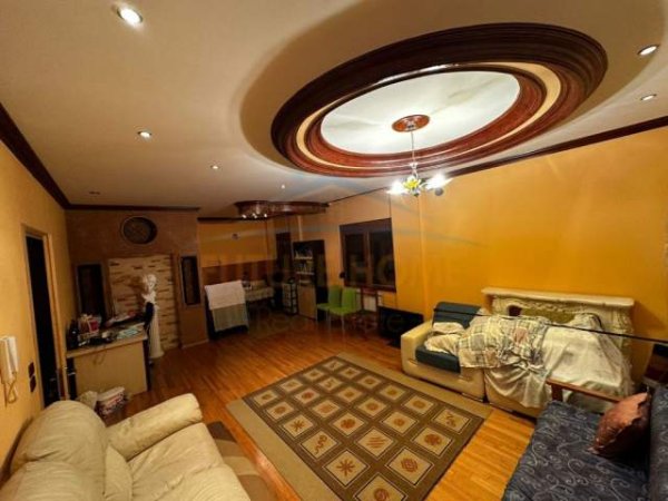 Korce, shitet apartament 3 Katshe Kati 4, 350 m² 200.000 Euro (Lagjia 1, Korçë)