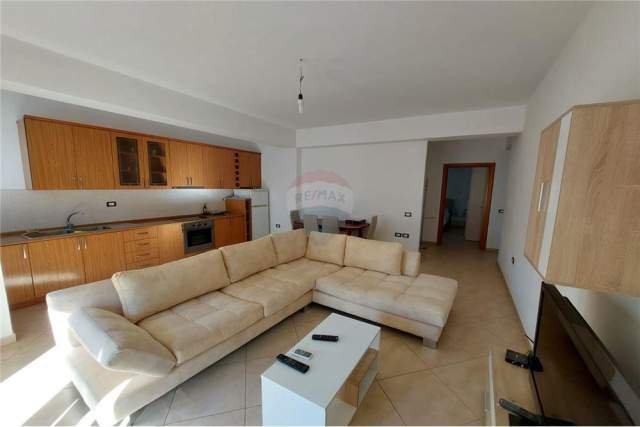 Vlore, jepet me qera apartament 2+1+A+BLK Kati 5, 140 m² 350 Euro (Rruga e Cipajve)