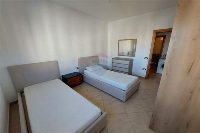 Vlore, jepet me qera apartament 2+1+A+BLK Kati 5, 140 m² 350 Euro (Rruga e Cipajve)