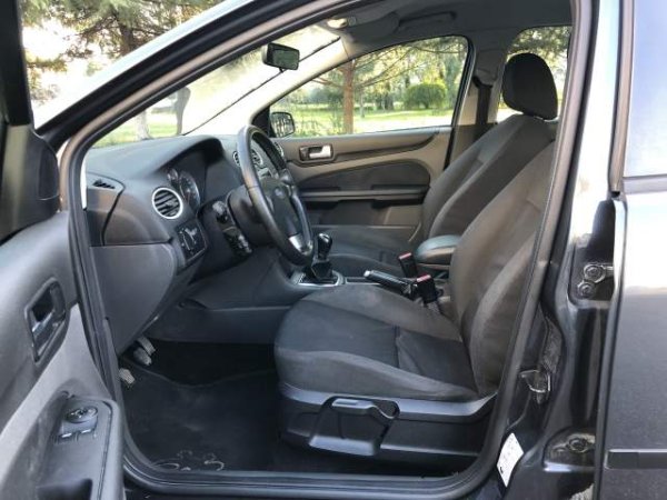 Tirane, shes makine Ford focus Viti 2006, 3.000 Euro