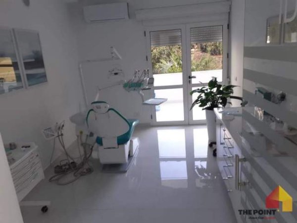 Tirane, jepet me qera zyre Kati 1, 127 m² 2.000 Euro (Rruga Pjeter Bogdani)