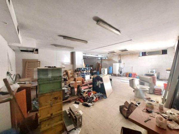 Tirane, jepet me qera ambjent biznesi Kati -1, 200 m² 400 Euro (Komuna e Parisit - K. Dinamo)