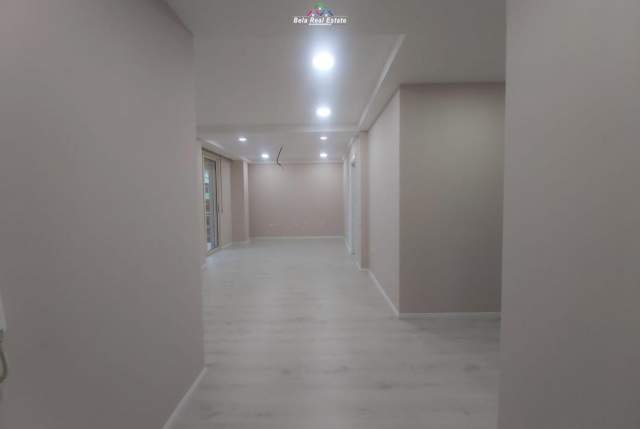 Tirane, jepet me qera zyre Kati 3, 116 m² 800 Euro (Kristal Center)