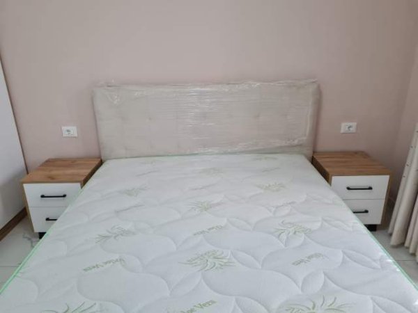 Tirane, jepet me qera apartament 1+1+BLK Kati 4, 75 m² 350 Euro (rruga 5 Maj)